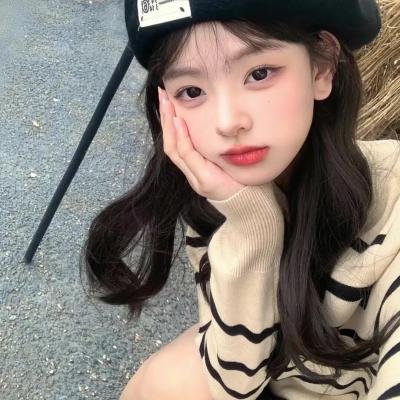 小鬼头上的女人